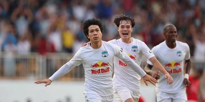 Công Phượng Đầu Quân Cho Câu Lạc Bộ Hạng Nhất 2024/25 8 Phong cách thi đấu của anh trên sân cỏ